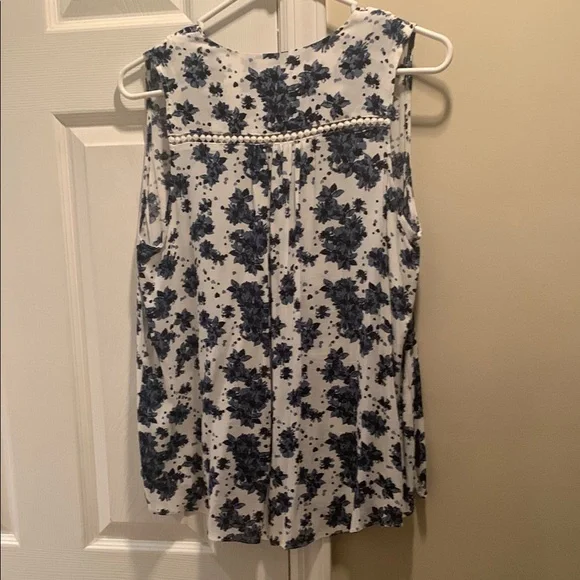 Collective Concepts Navy blue and White Sleeveless Blouse - Picture 4 of 5